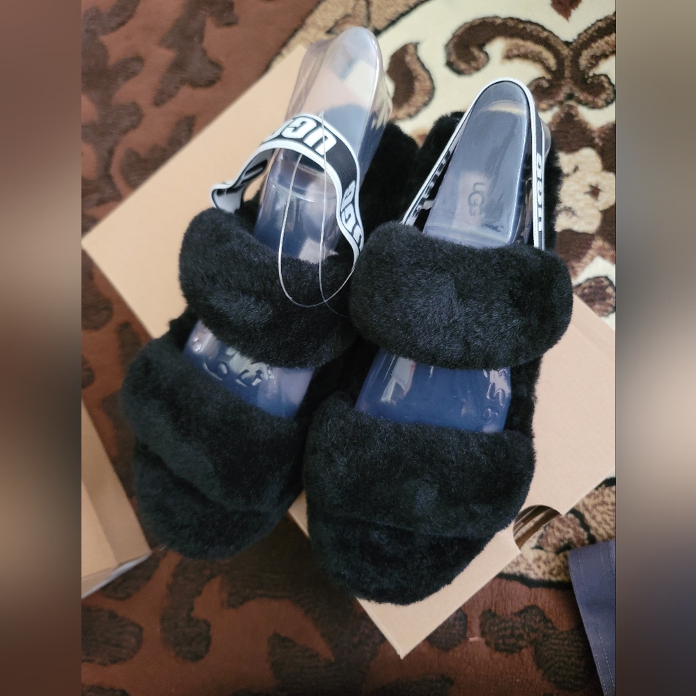 UGG slides (W OH YEAH)